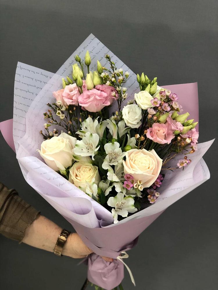 Букет цветов из: Альстромерии, Розы и Лизиантусы в Зорино