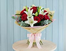 Букет цветов из:  Лилии и Розы в Зорино