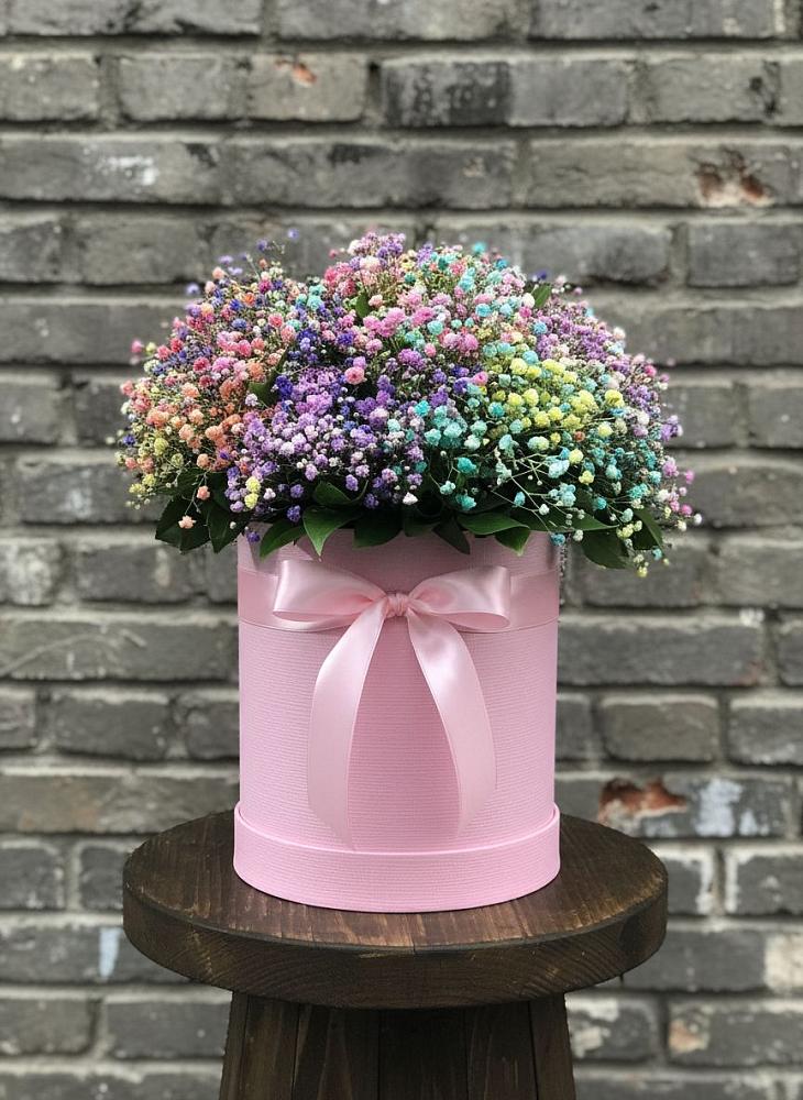 Цветочная композиция из Гипсофила и Розы в шляпной коробке в Зорино