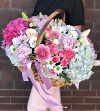 Цветочная композиция из Розы, Хризантемы, Пионы и Лизиантусы в корзине #REPLACE_PRED# Зорино