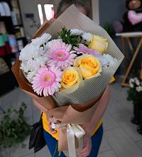Букет цветов из:  Герберы, Розы и Хризантемы в Зорино