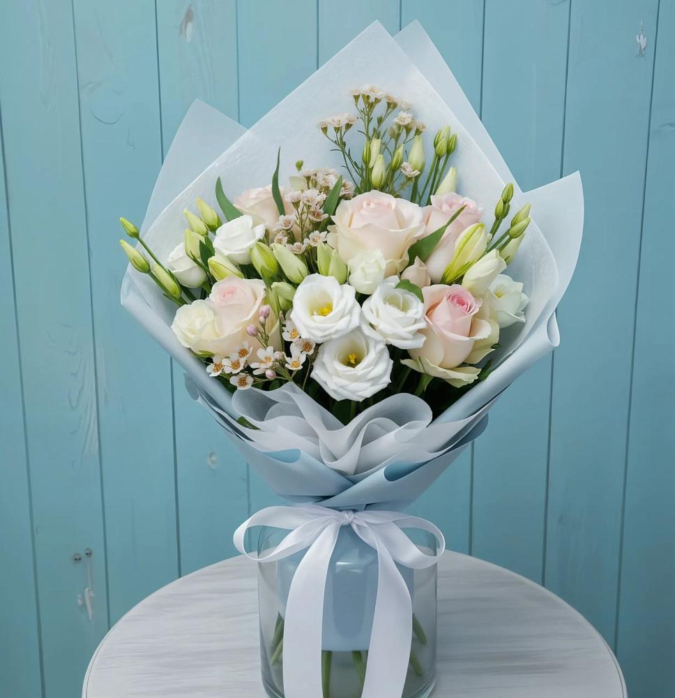 Букет цветов из: Розы и Лизиантусы в Зорино