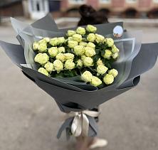 Букет Белые кустовые розы Солинеро в Зорино