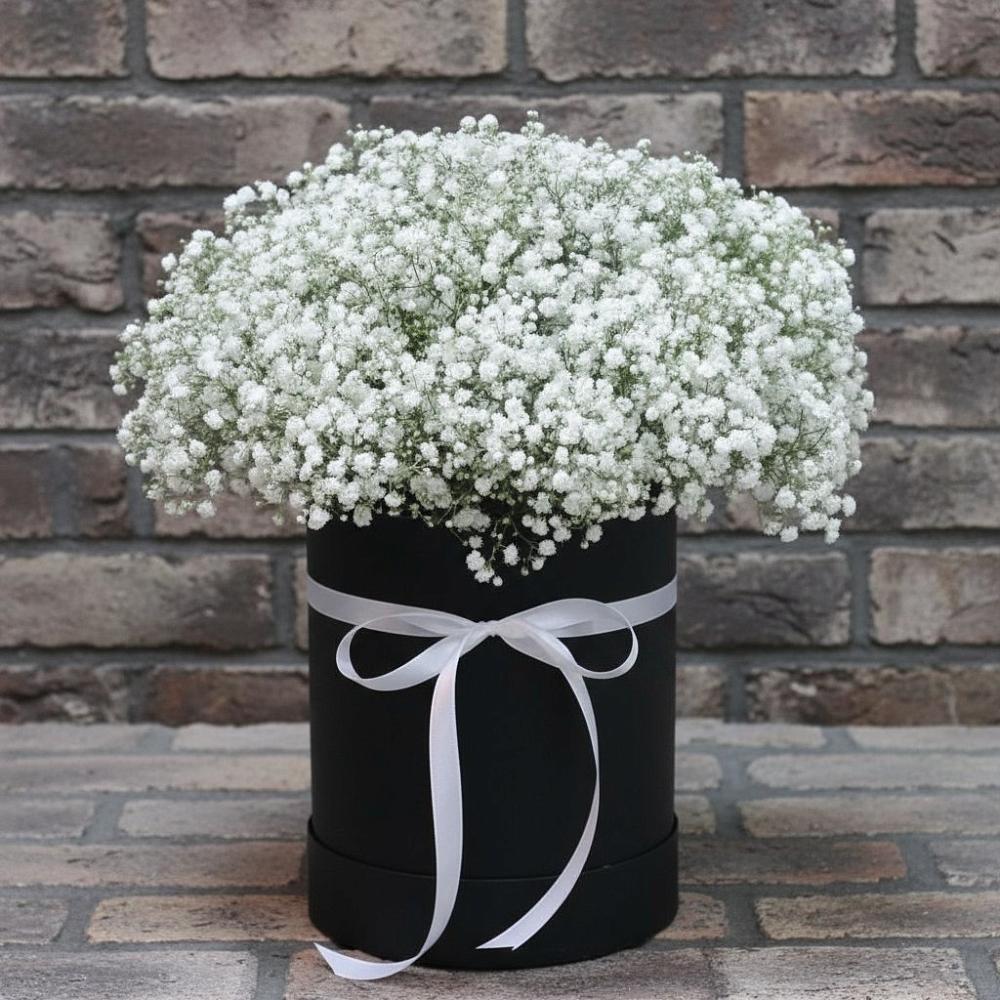 Цветочная композиция из Гипсофила в шляпной коробке в Зорино