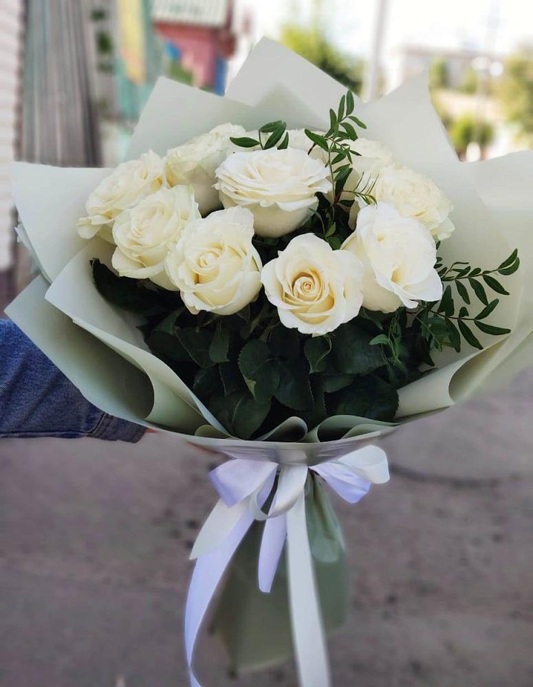 Букет Белые розы Проуд в Зорино