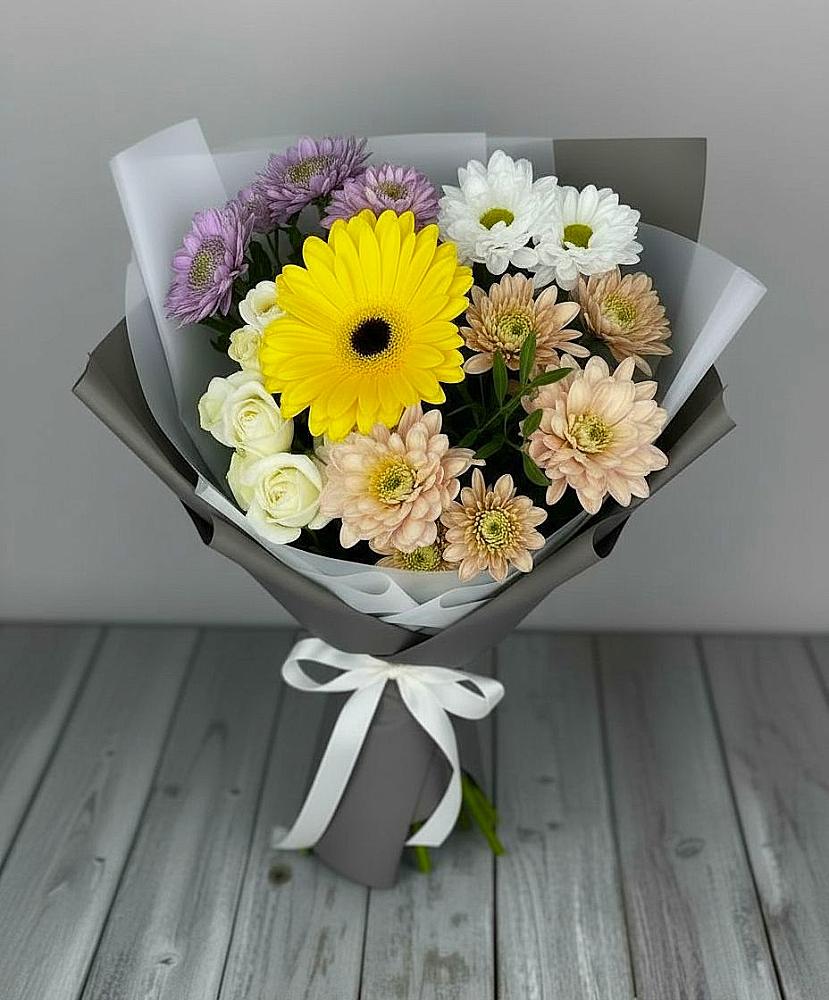 Букет цветов из: Розы, Герберы и Хризантемы в Зорино