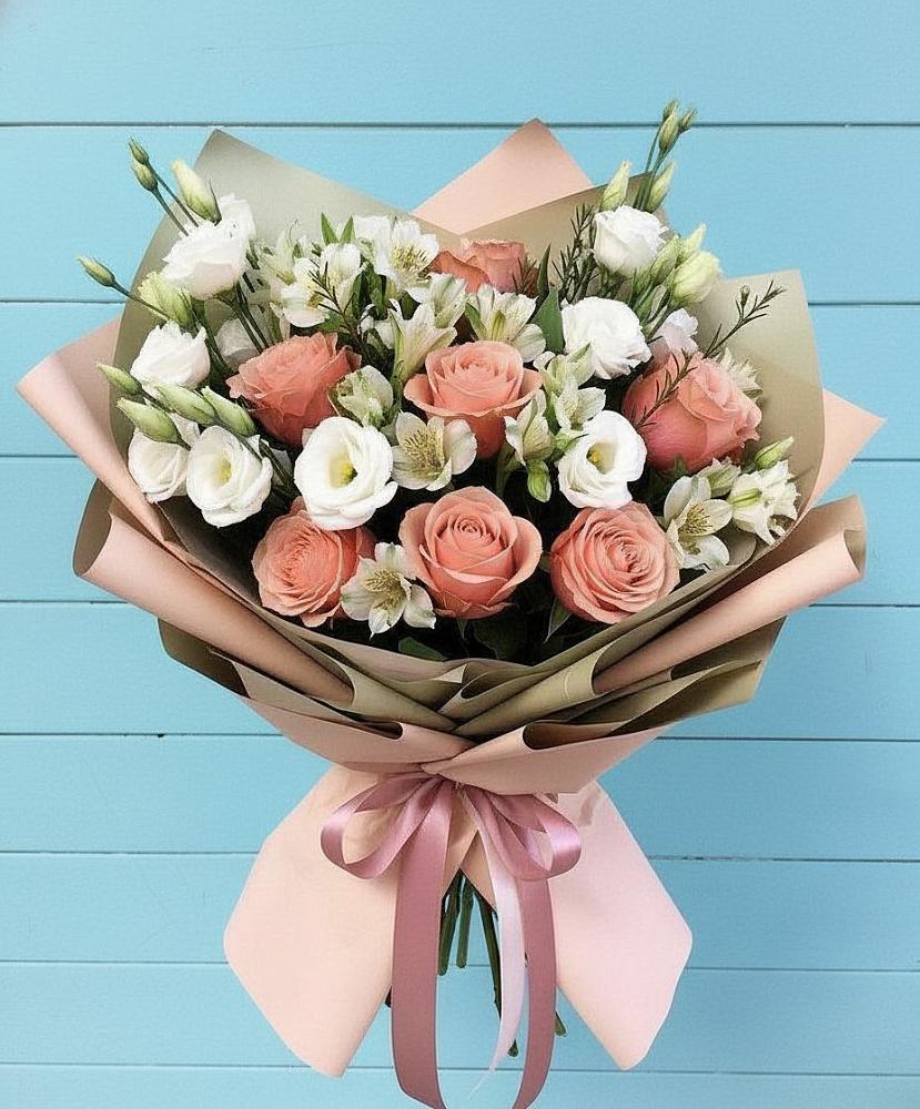 Букет цветов из: Розы, Альстромерии и Лизиантусы в Зорино