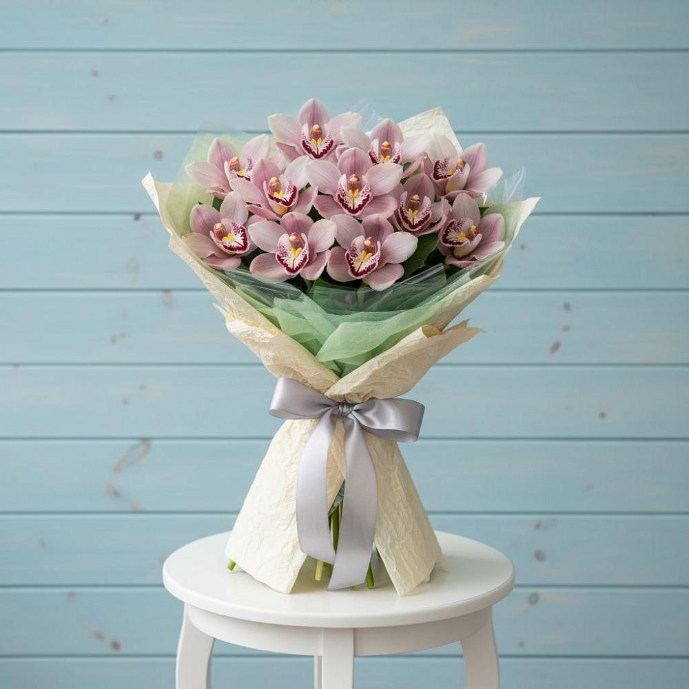 Букет цветов из: Орхидеи и Розы в Зорино