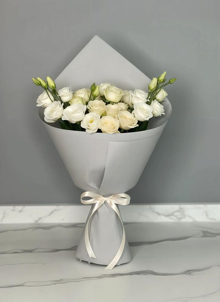 Букет цветов из: Розы и Лизиантусы в Зорино