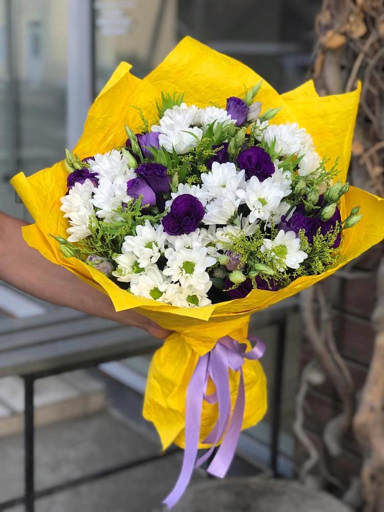 Букет цветов из: Ирисы, Хризантемы и Ромашки в Зорино