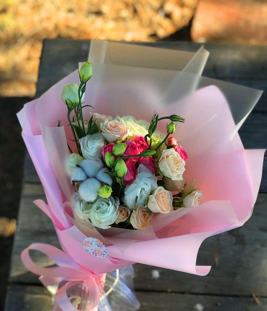 Букет цветов из: Розы и Лизиантусы в Зорино