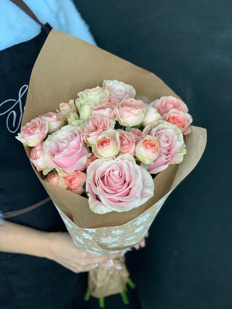 Букет цветов из: Хризантемы и Розы в Зорино