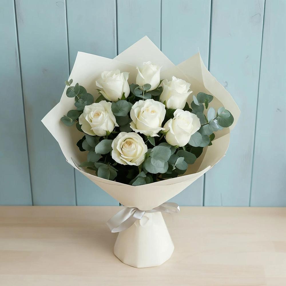 Букет Белые розы в Эвкалипте в Зорино