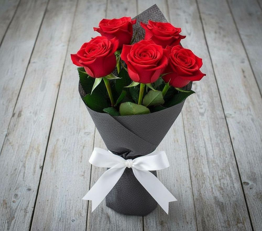 Букет 5 Красных роз Эдлесс Лав в Зорино