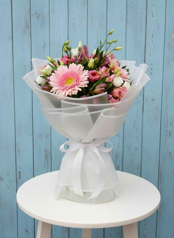 Букет цветов из: Герберы, Альстромерии и Лизиантусы в Зорино