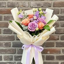 Букет цветов из:  Лизиантусы и Розы в Зорино