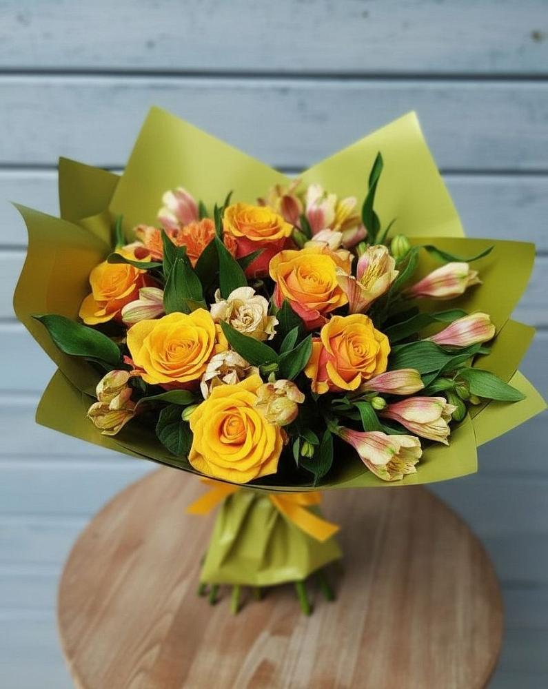 Букет цветов из: Альстромерии и Розы в Зорино