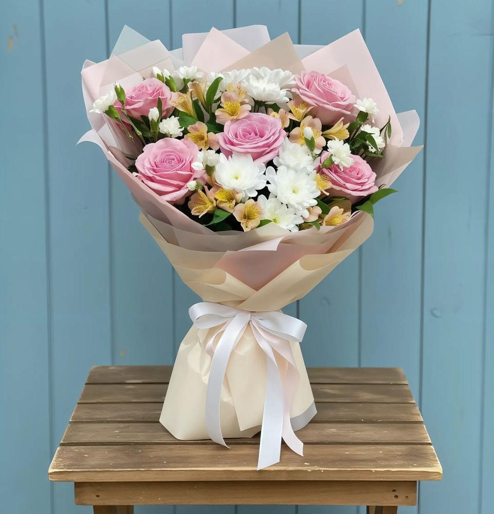 Букет цветов из: Гвоздики, Орхидеи и Розы в Зорино