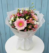 Букет цветов из:  Герберы, Альстромерии и Лизиантусы в Зорино