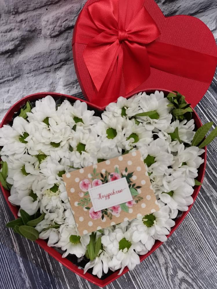 Цветочная композиция из Хризантемы в виде сердца в Зорино