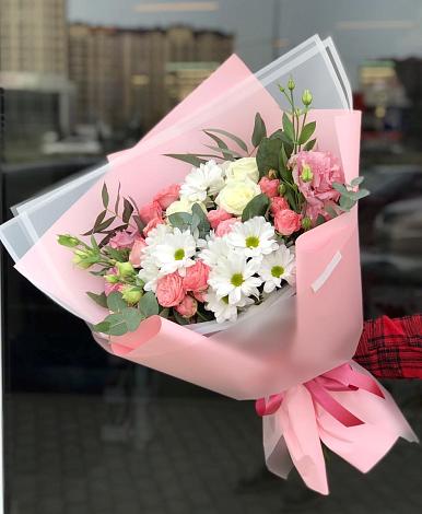Букет цветов из: Розы, Лизиантусы и Хризантемы в Зорино