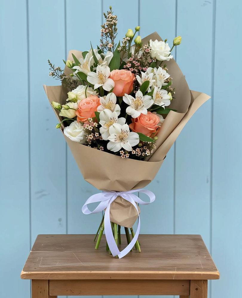 Букет цветов из: Альстромерии, Лизиантусы, Розы и Хризантемы в Зорино