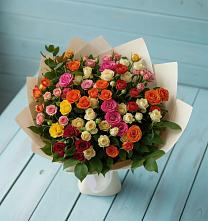 Букет Микс из разноцветных кустовых роз в Зорино