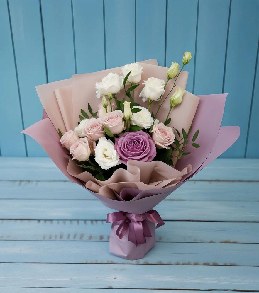 Букет цветов из: Розы и Лизиантусы в Зорино