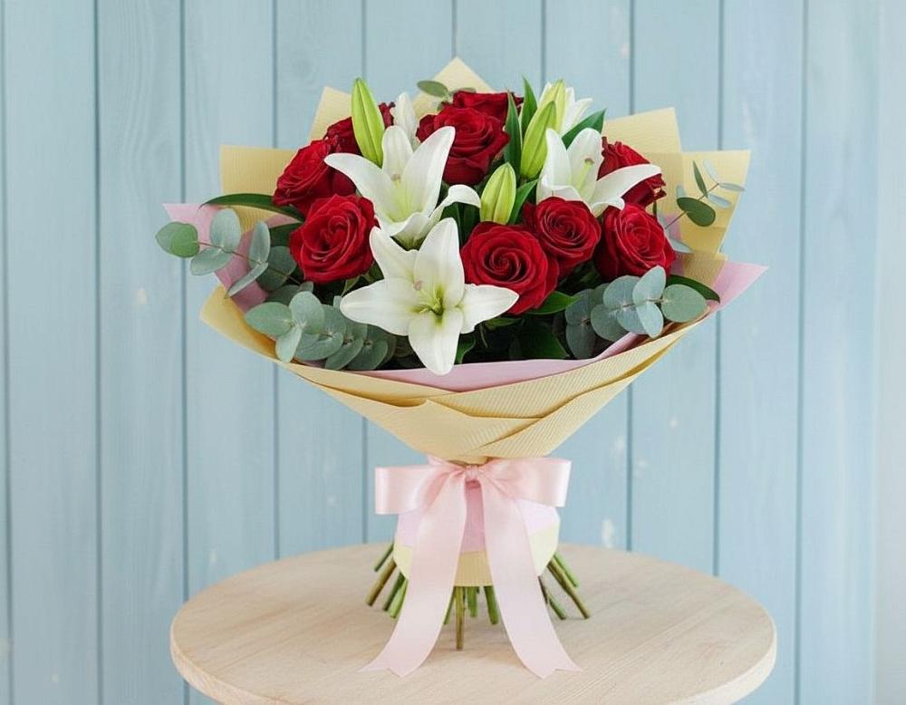 Букет цветов из: Лилии и Розы в Зорино